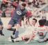 1997- Steaua-TSK Sofia 3-3. Ciocoiu incearca sa treaca de doi adversari.